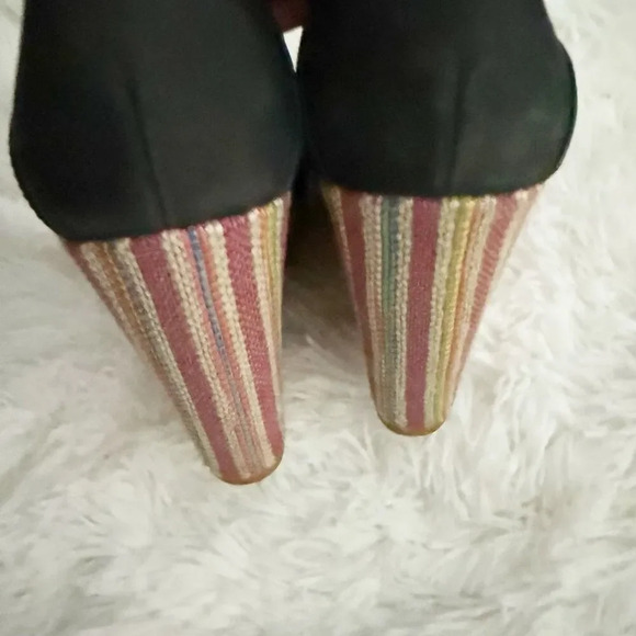 WITTNER | Multi Color Black Rainbow T-Strap Peep Toe Wedge Heels | Size 9, 40 - Picture 8 of 9